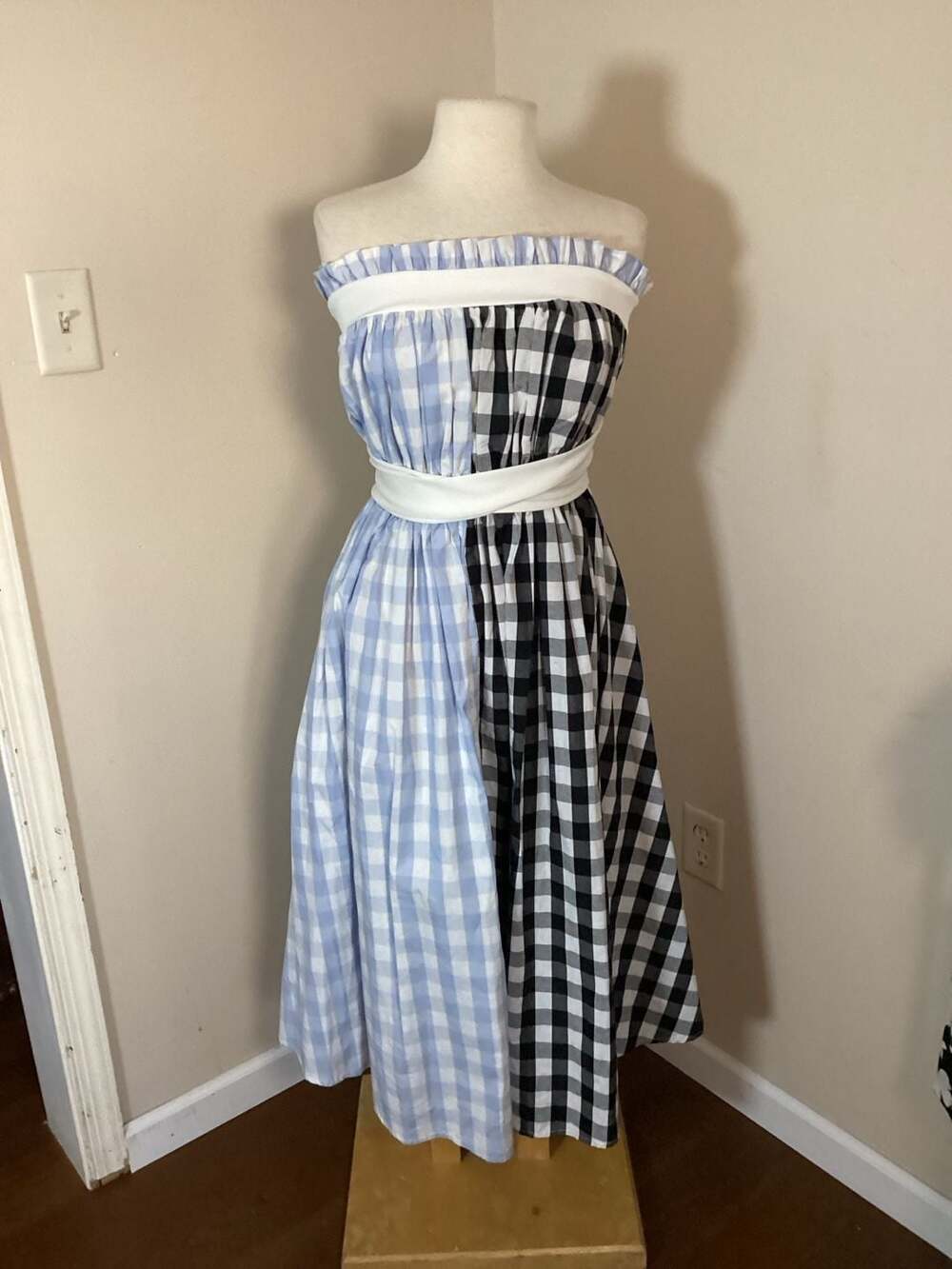 TOV Los Angeles Size 38 Strapless Gingham Midi Dress
